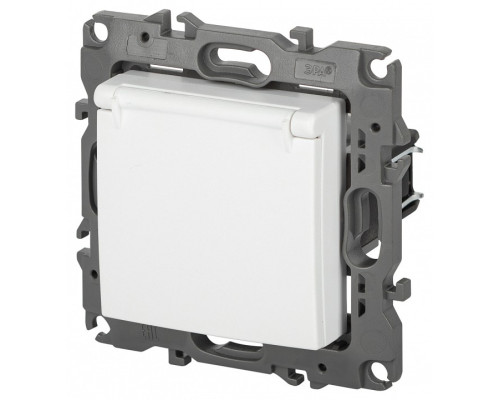 Розетка с заземлением и со шторкой, без рамки Эра Эра 12 12-2103-01М