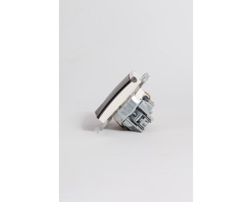 Розетка с заземлением с крышкой, без рамки Elbi Eleсtriс Zena Vega 609-010200-218