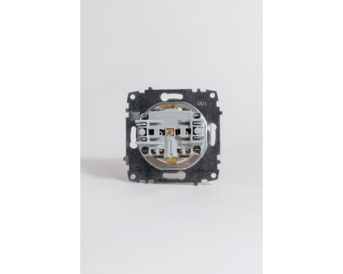 Розетка с заземлением с крышкой, без рамки Elbi Eleсtriс Zena Vega 609-010200-218