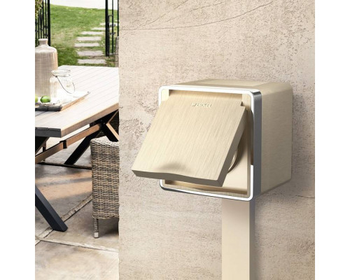 Розетка влагозащищенная с заземлением и с шторками Werkel Gallant 4 W5071210