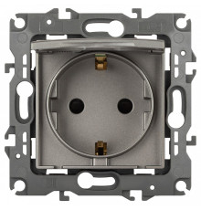 Розетка с заземлением и со шторкой, без рамки с крышкой Эра Эра 12 12-2103-16