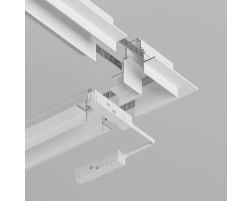 Соединитель угловой внешний для треков накладных Maytoni Accessories for tracks TRA004CL-22W