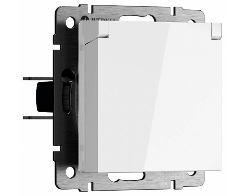 Розетка влагозащищенная с заземлением и со шторкой, без рамки с крышкой Werkel белые W1171201