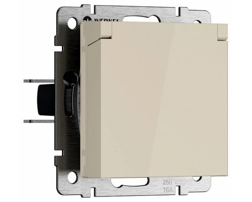 Розетка влагозащищенная с заземлением и со шторкой, без рамки с крышкой Werkel слоновая кость W1171203