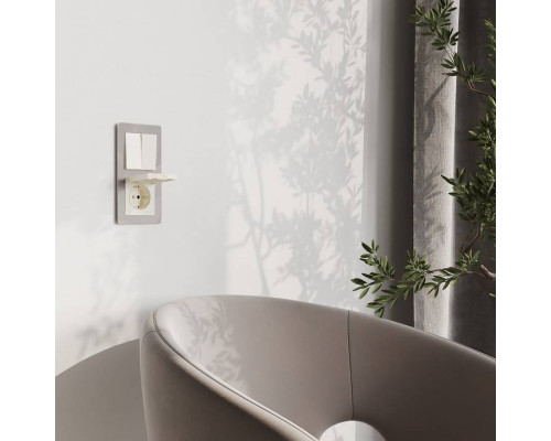 Розетка влагозащищенная с заземлением и со шторкой, без рамки с крышкой Werkel слоновая кость W1171203