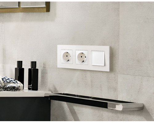 Накладка для розетки с заземлением и со шторками Ambrella Volt Quant AP1270