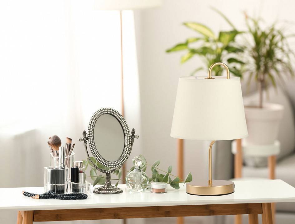 Настольная лампа декоративная MW-Light Вега 329032801