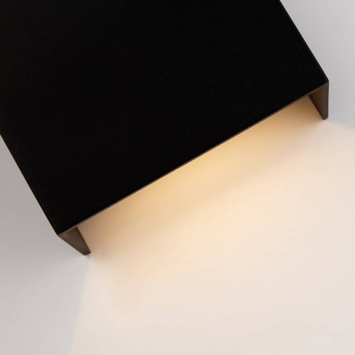 Настенный светодиодный светильник Maytoni Twist 11 Вт 3000 K черный O040WL-L11B3K