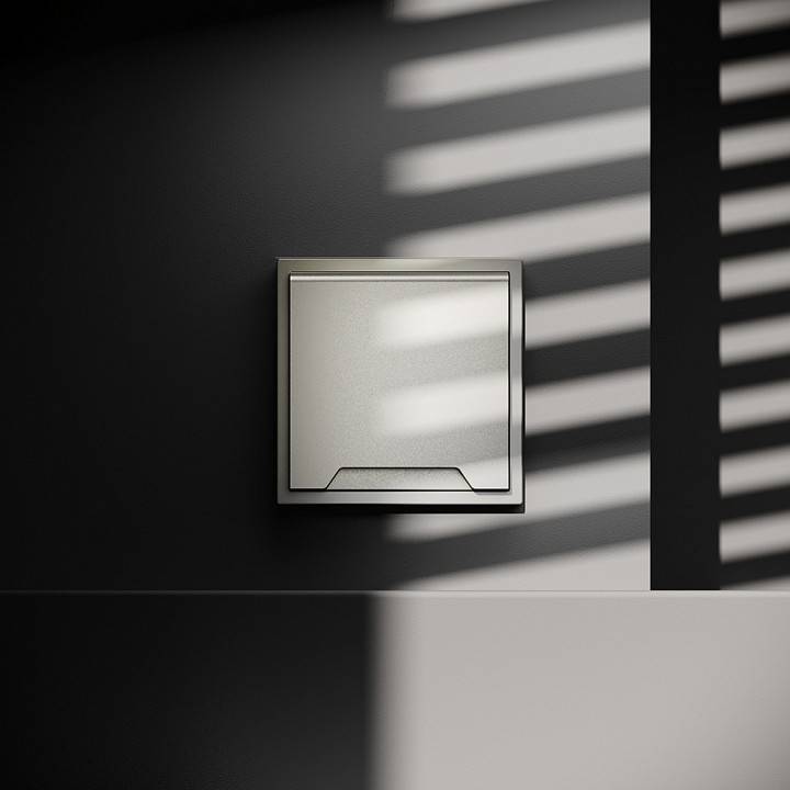 Розетка с заземлением и со шторкой, без рамки с крышкой Voltum S70 VLS040304