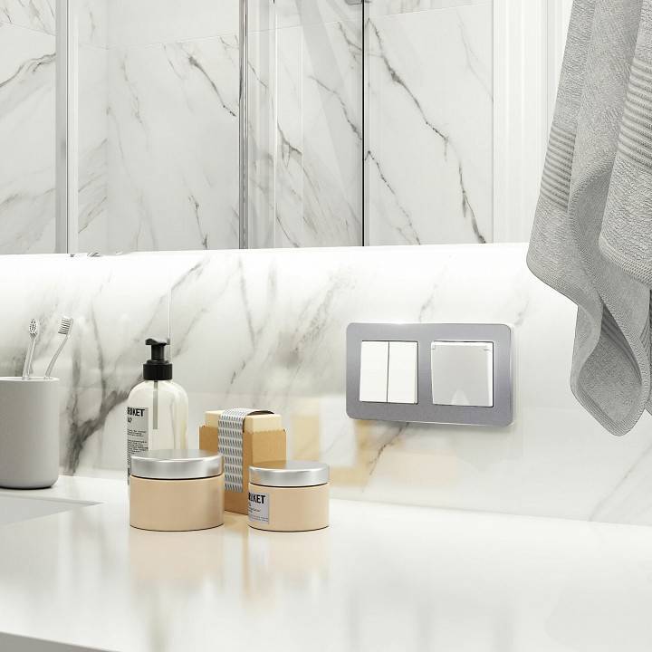 Розетка с заземлением, шторками и крышкой Werkel белый матовый W1171261