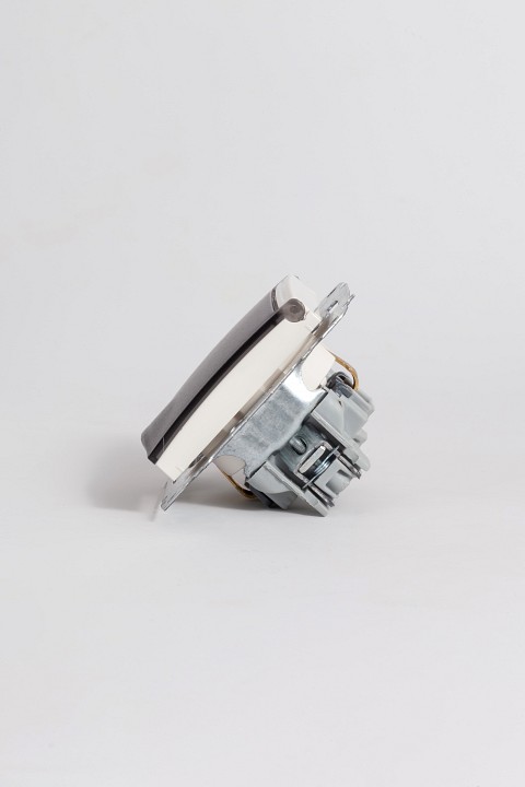 Розетка с заземлением с крышкой, без рамки Elbi Eleсtriс Zena Vega 609-010200-218