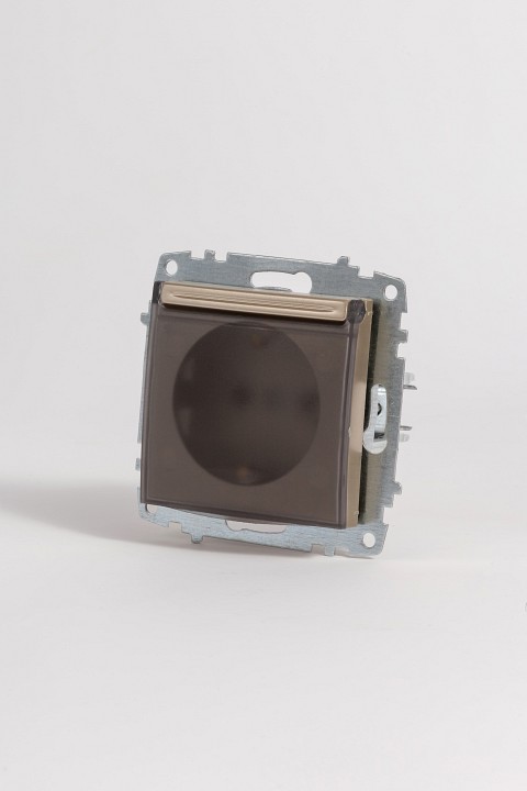 Розетка с заземлением с крышкой, без рамки Elbi Eleсtriс Zena Vega 609-011400-218