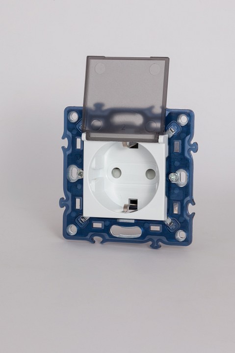 Розетка с заземлением с крышкой, без рамки Elbi Eleсtriс Moda Vox 611-040232-218