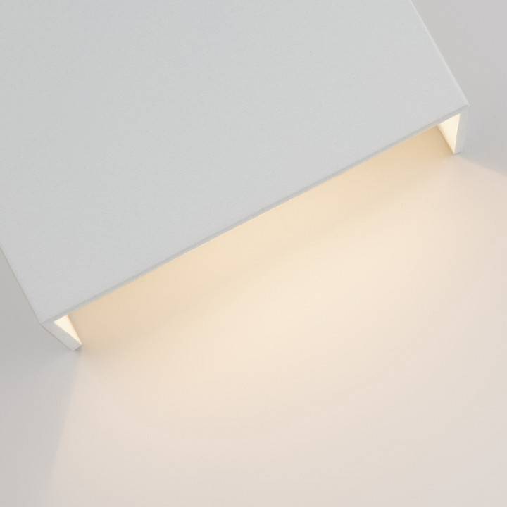 Настенный светодиодный светильник Maytoni Twist 11 Вт 3000 K белый O040WL-L11W3K