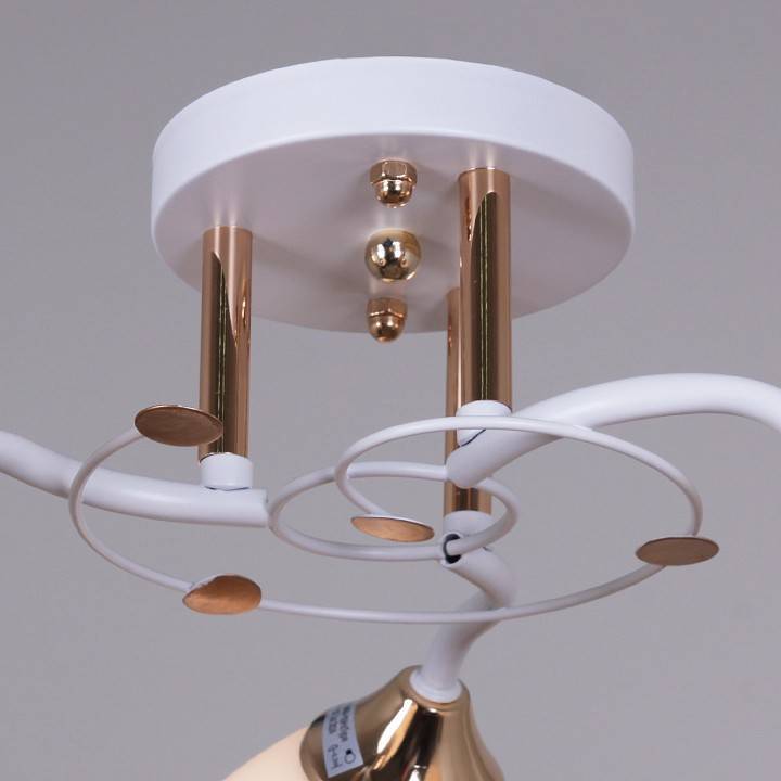 Люстра на штанге Reluce 06104 3 лампы 06104-0.3-03 WH+FG