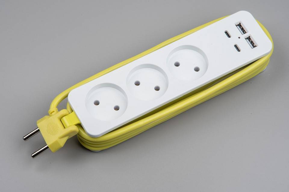 Удлинитель Uniel Travel UL-00011138