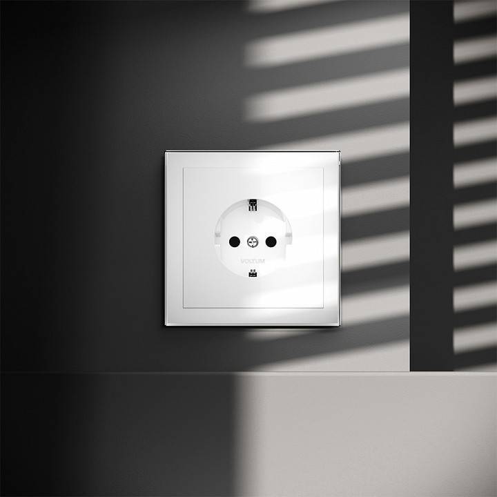 Розетка с заземлением, без рамки Voltum S70 VLS040101