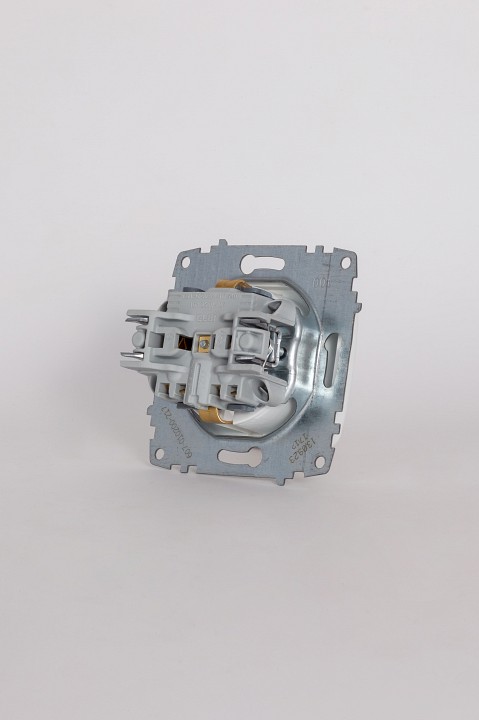 Розетка с заземлением, без рамки Elbi Eleсtriс Jazz 607-010200-217