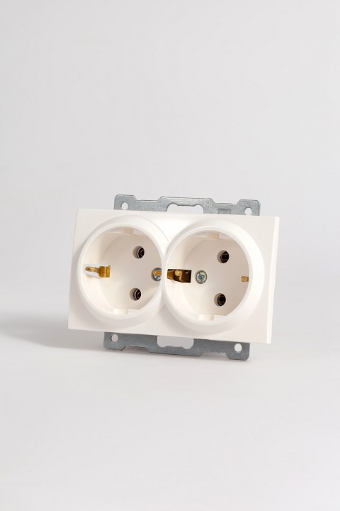 Розетка двойная с заземлением, без рамки Elbi Eleсtriс Zena Vega 609-010200-907