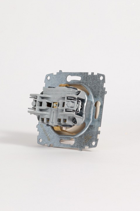 Розетка с заземлением, без рамки Elbi Eleсtriс Zena Vega 609-010300-217