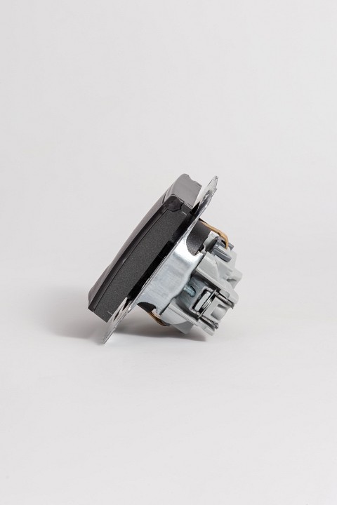 Розетка с заземлением и со шторкой, без рамки с крышкой Elbi Eleсtriс Zena Vega 609-011100-219