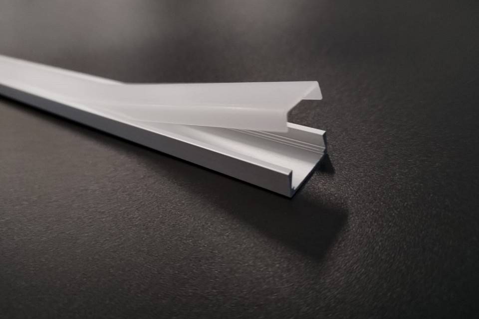 Профиль для светодиодной ленты Fiberli М1506 накладной 14120101