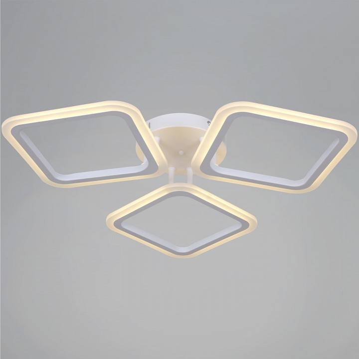 Потолочная люстра Reluce 05105-1 3 лампы White 05105-0.3-03 WH