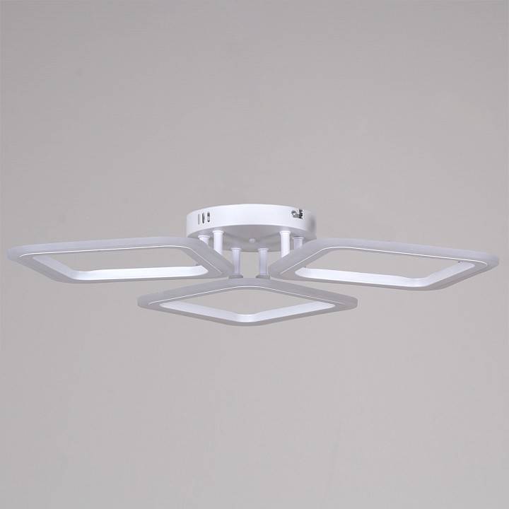 Потолочная люстра Reluce 05105-1 3 лампы White 05105-0.3-03 WH