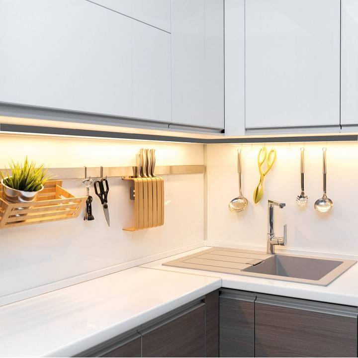 Короб накладной Apeyron Electrics  08-10-ЧБ