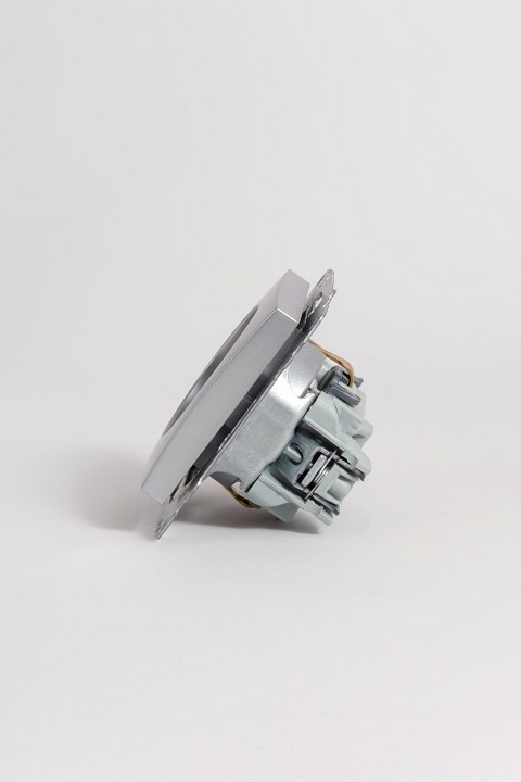 Розетка с заземлением и со шторкой, без рамки Elbi Eleсtriс Zena Vega 609-011000-243