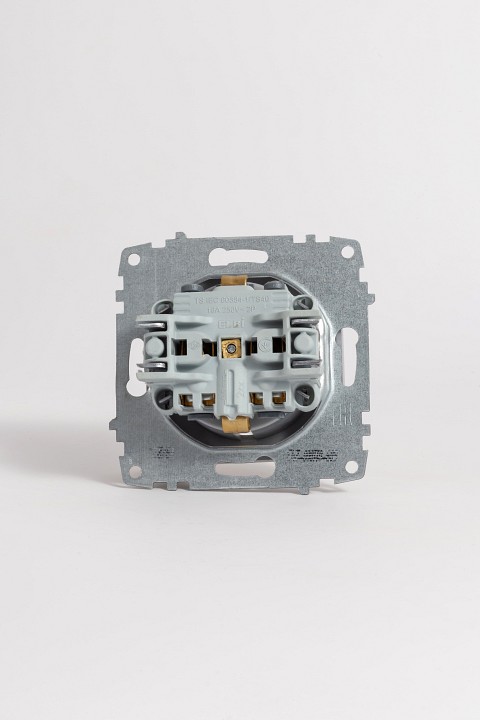 Розетка с заземлением и со шторкой, без рамки Elbi Eleсtriс Zena Vega 609-011000-243