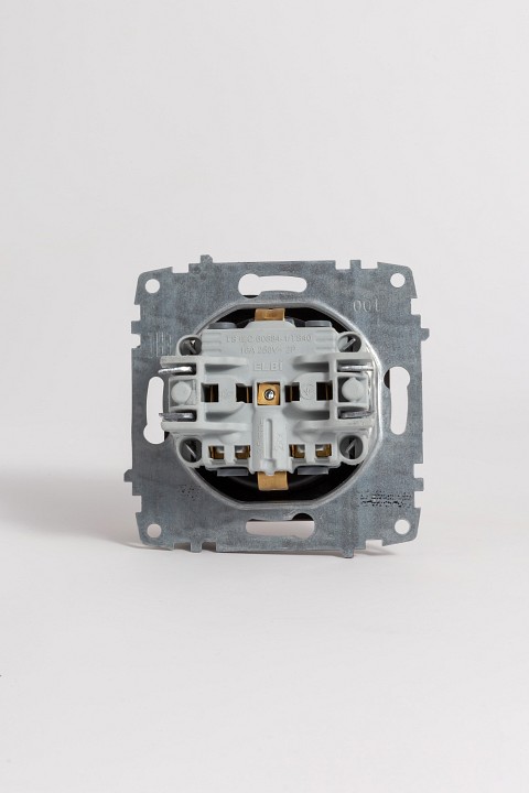 Розетка с заземлением и со шторкой, без рамки Elbi Eleсtriс Zena Vega 609-014800-243
