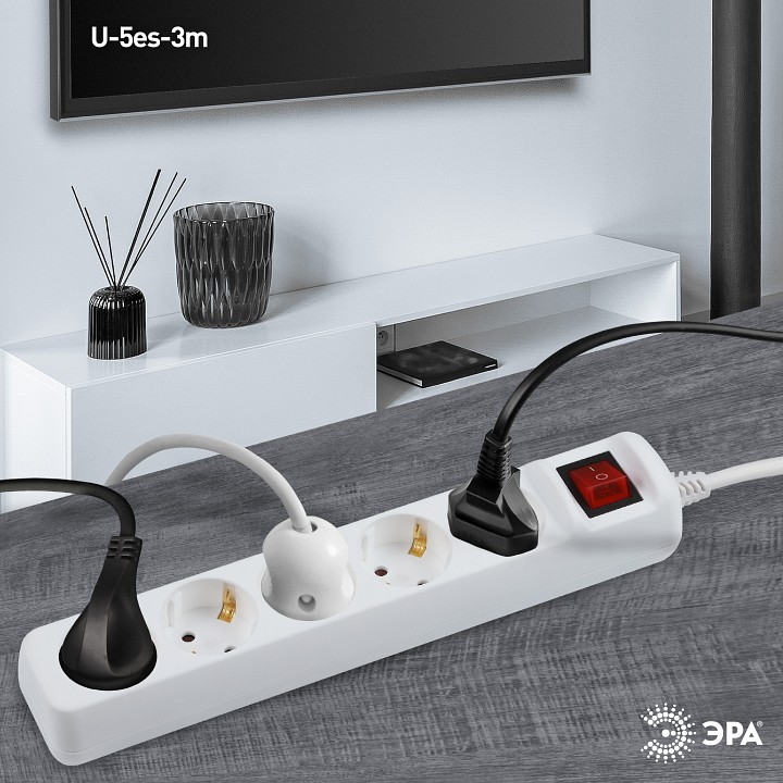 Удлинитель с выключателем ЭРА U-5es-3m 5 розеток 3 м 3х1.5 мм² U-5es-3m-3x1,5