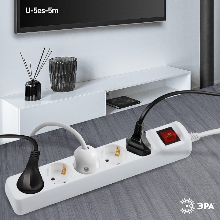 Удлинитель с выключателем ЭРА U-5es-5m 5 розеток 5 м 3х1.5 мм² U-5es-5m-3x1,5