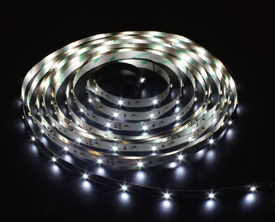 Лента светодиодная Feron Saffit LS612 14.4 Вт/м 12 В IP20 6400 К 5 м 27729