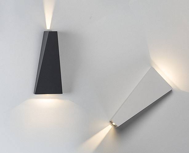 Накладной светильник Italline IT01-A807 черный IT01-A807 black