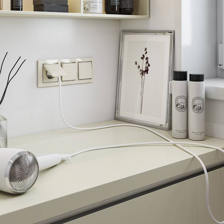 Рамка на 3 поста Werkel Favorit слоновая кость / хром W0031903