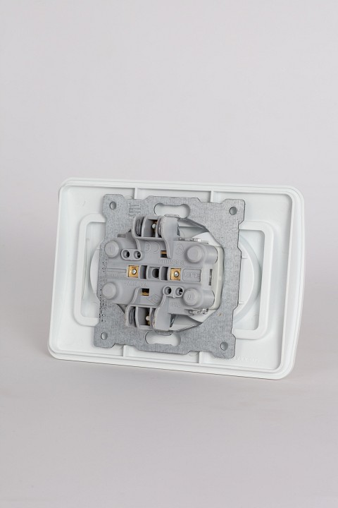 Розетка двойная без заземления и со шторкой Elbi Eleсtriс Jazz 508-016200-918