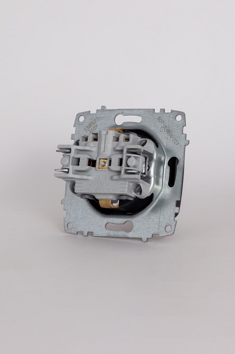 Розетка с заземлением, без рамки Elbi Eleсtriс Jazz 607-014800-217