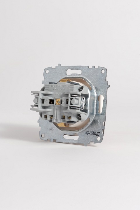 Розетка с заземлением и со шторкой, без рамки с крышкой Elbi Eleсtriс Zena Vega 609-010200-219