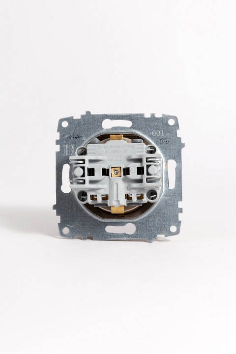 Розетка с заземлением и со шторкой, без рамки с крышкой Elbi Eleсtriс Zena Vega 609-011400-219