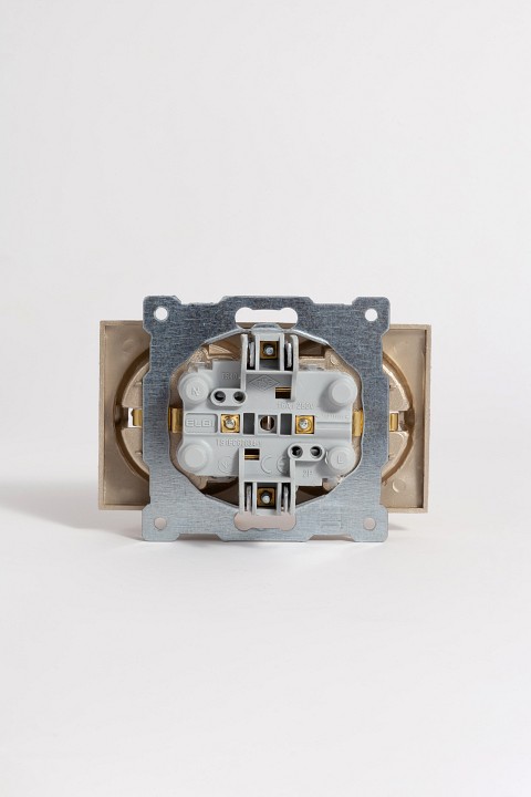 Розетка двойная с заземлением, без рамки Elbi Eleсtriс Zena Vega 609-011400-907