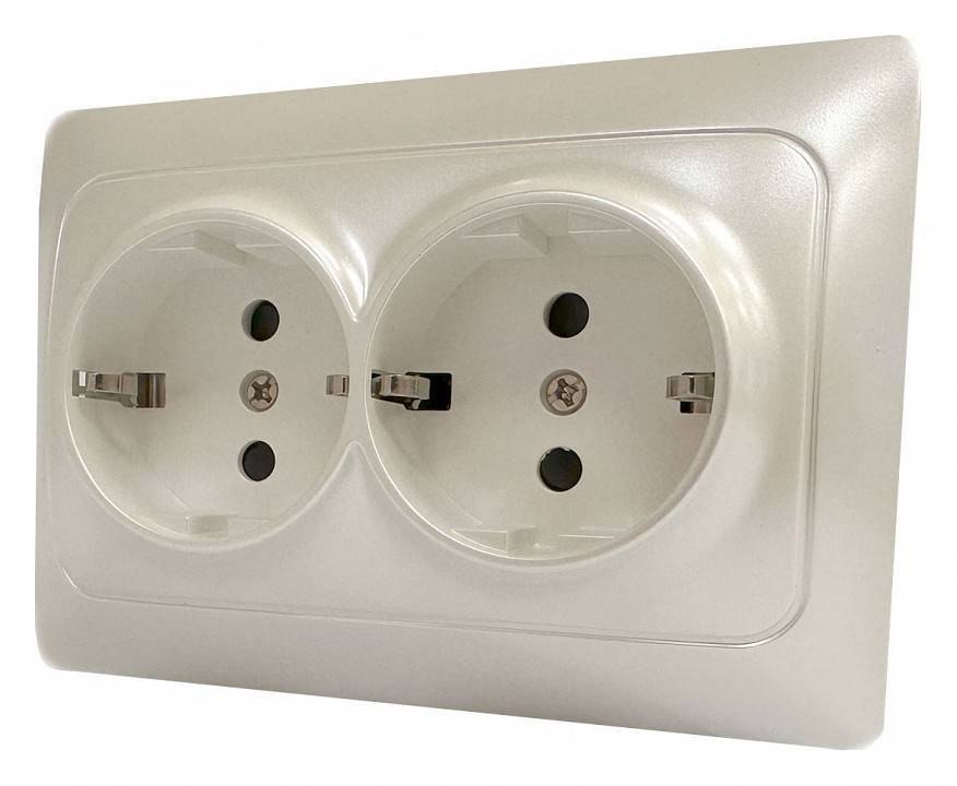 Розетка двойная с заземлением и со шторкой Gusi Electric BRAVO С10Р6-028