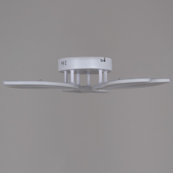 Потолочная люстра De Markt 00150-0.3-03 WH