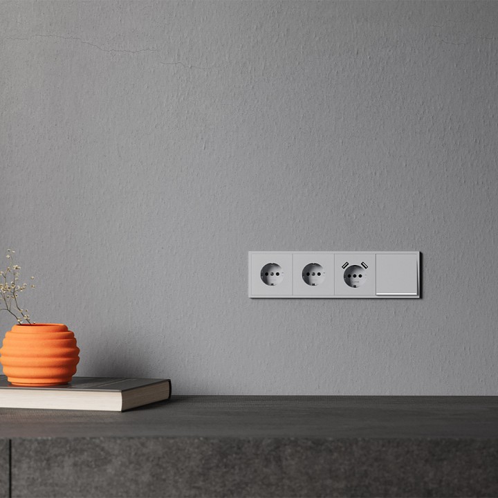 Накладка для розетки с заземлением и со шторками Voltum S70 VLS000716