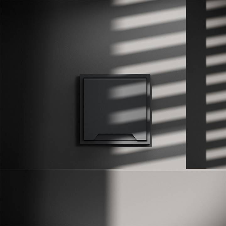 Розетка с заземлением и со шторкой, без рамки с крышкой Voltum S70 VLS040307