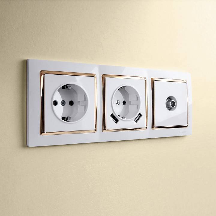 Рамка на 3 поста Werkel Favorit белый / золото W0031933