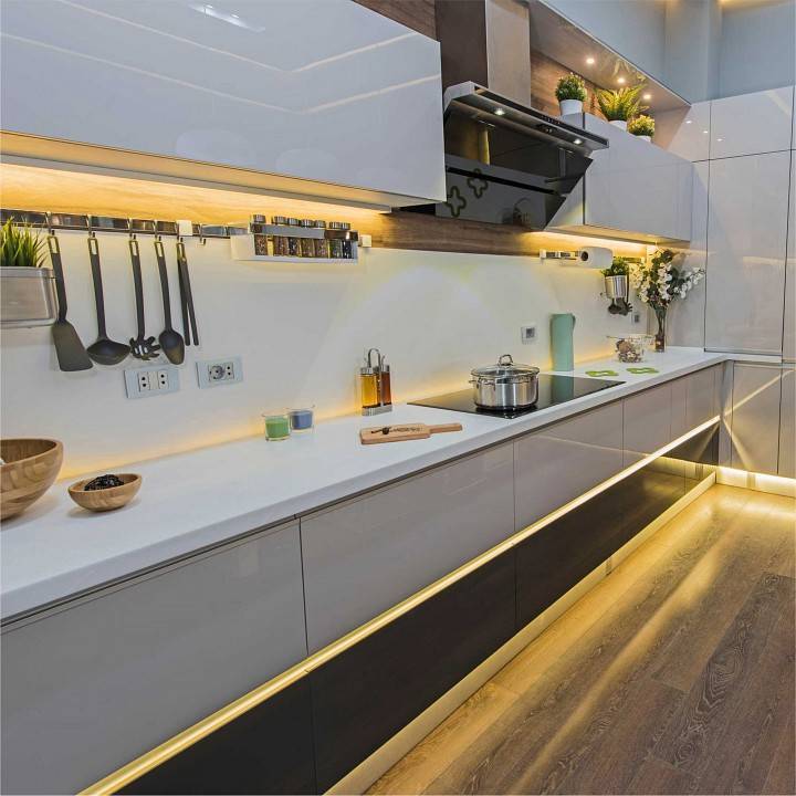 Комплект с лентой светодиодной Apeyron Electrics  10-08