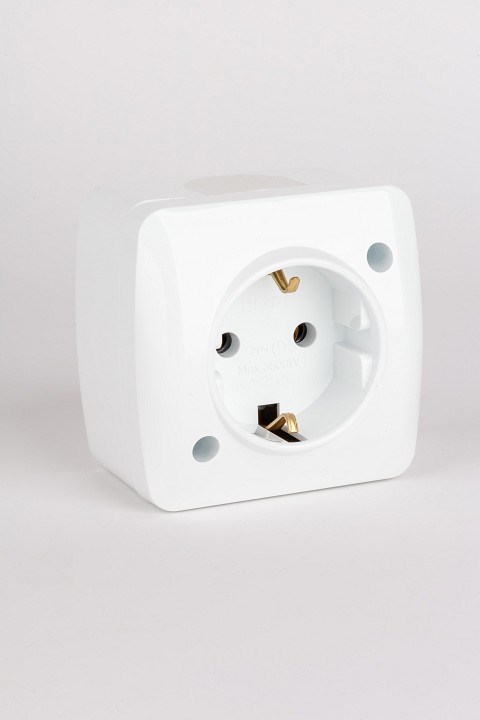 Розетка с заземлением Elbi Eleсtriс Alsu 7 504-010200-217