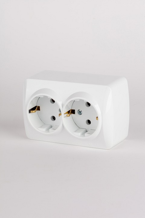 Розетка двойная с заземлением Elbi Eleсtriс Alsu 7 504-010200-907